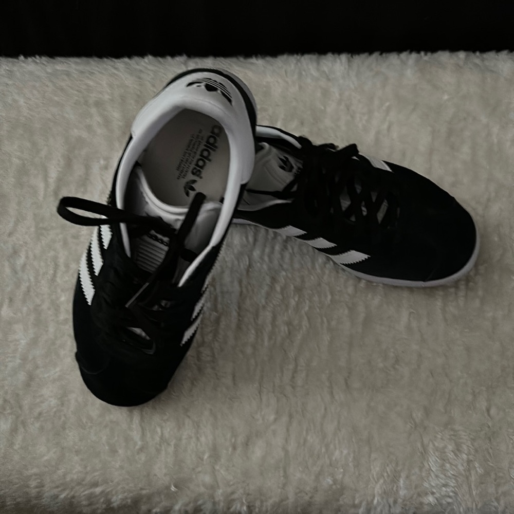 Adidas Gazelle Black & White Womens sz6/m5 EUC